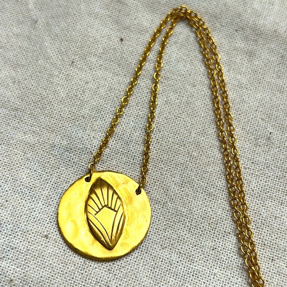 Satya Jewelry Peacock Medallion Necklace Gold Spirit - Picture 3 of 9